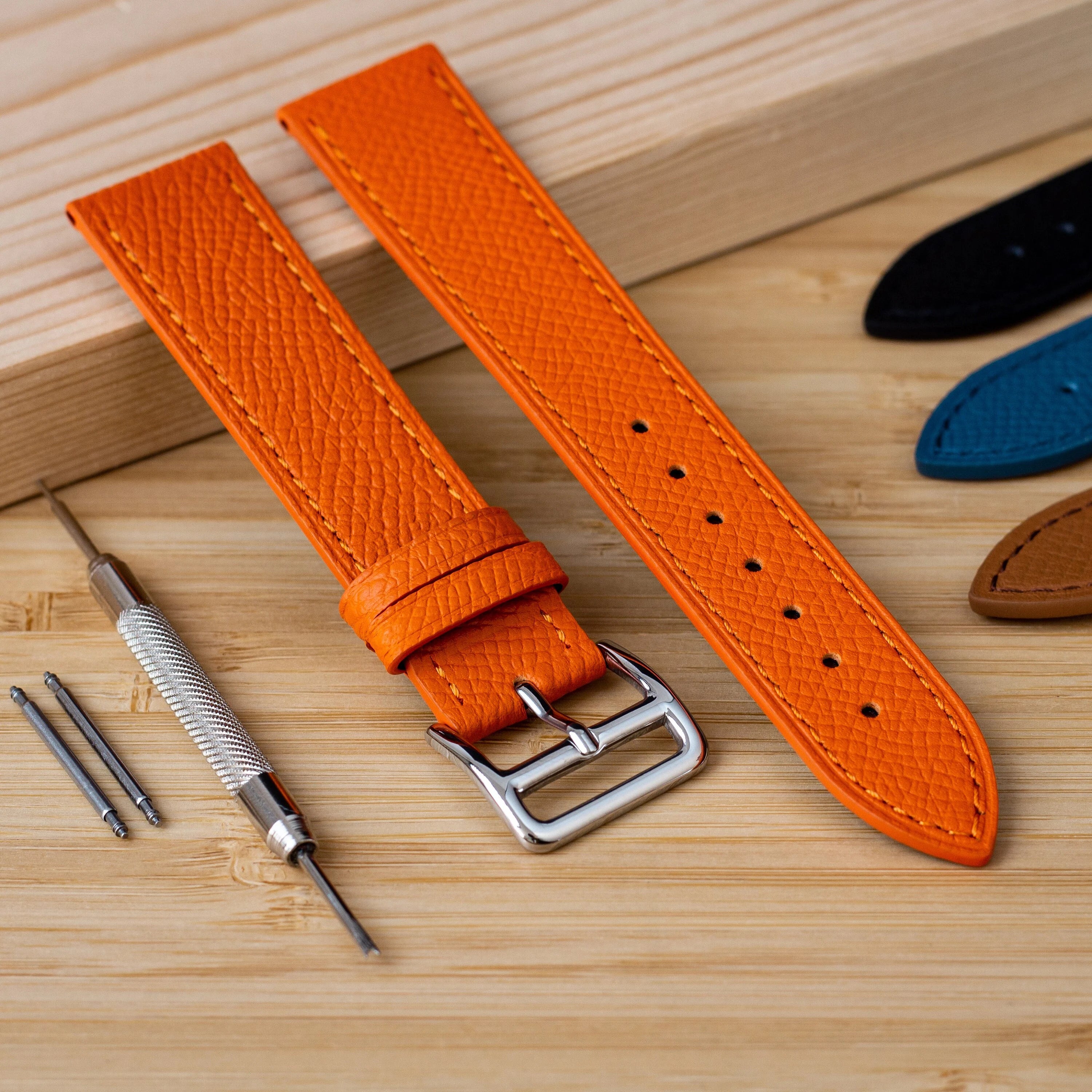 How to adjust the size of a watch strap?